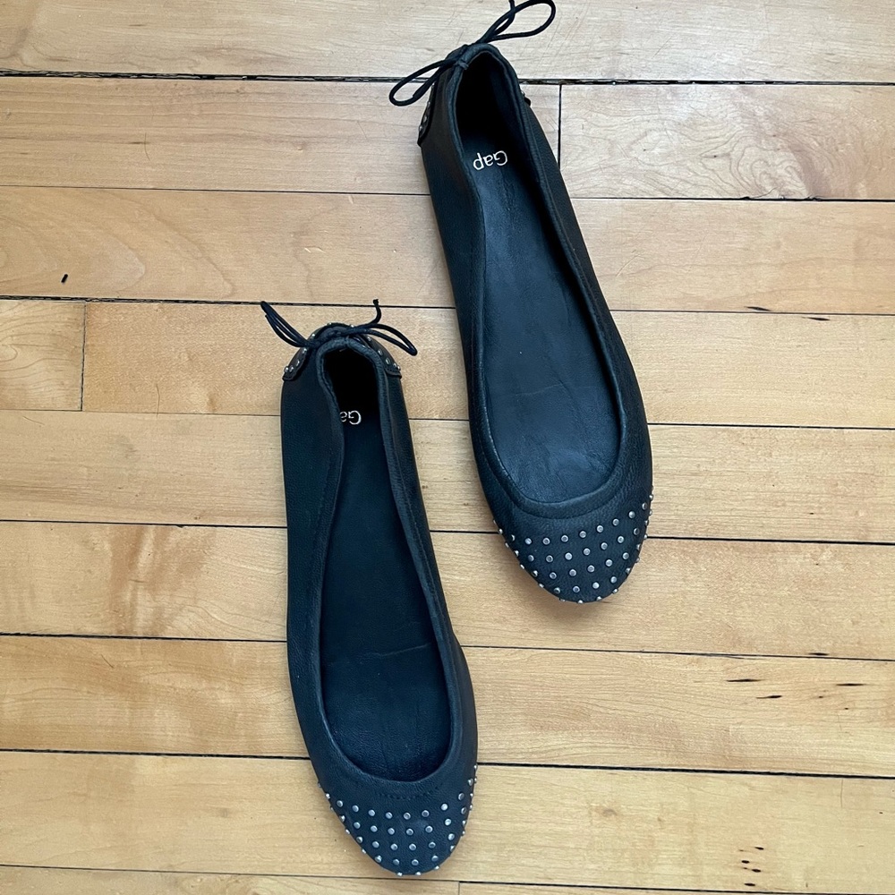 🎉 SALE Gap Leather Studded Flats